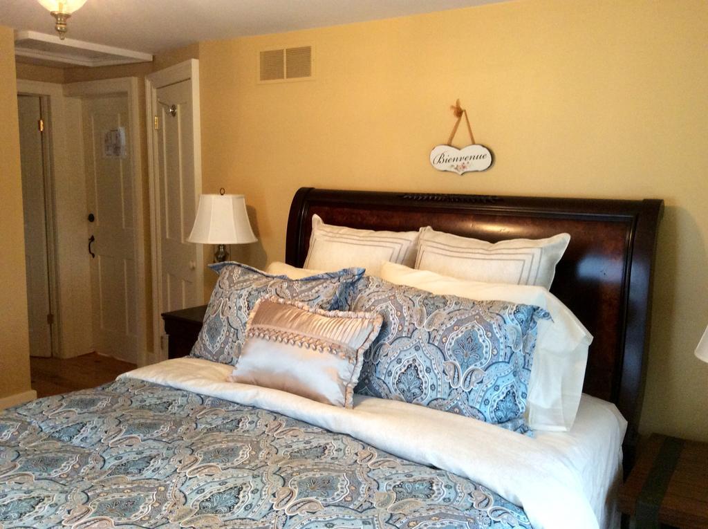 Scarlet Tunic Bed And Breakfast Niagara-on-the-Lake Exterior photo